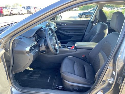 Used 2025 Nissan Altima 2.5 SV FWD image 34