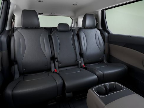 Used 2026 Kia Carnival FWD image 12