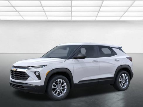 New 2026 Chevrolet TrailBlazer LS w/ LS Convenience Package FWD image 2
