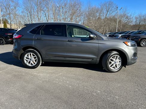 Used 2022 Ford Edge SEL w/ Convenience Package image 3