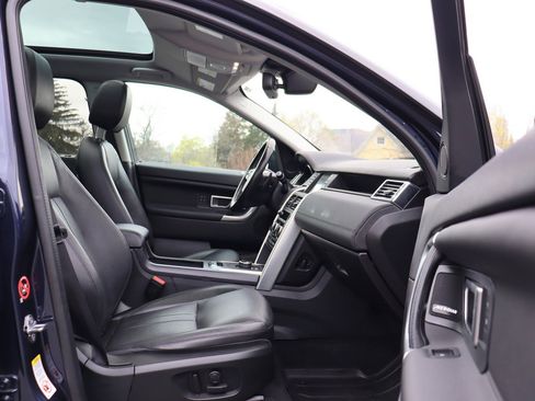 Used 2019 Land Rover Discovery Sport HSE AWD/4WD image 21