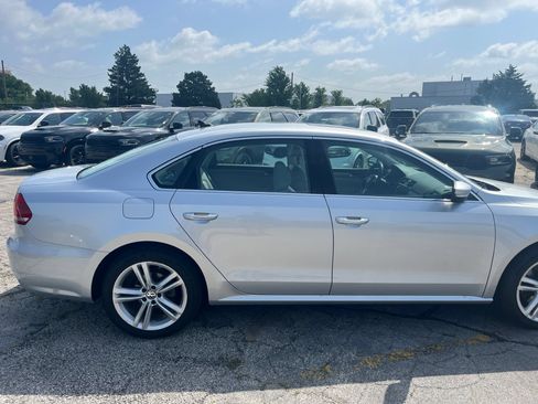 Used 2014 Volkswagen Passat 1.8T SE FWD image 4