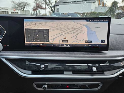 Used 2024 BMW X7 xDrive40i w/ Executive Package image 27