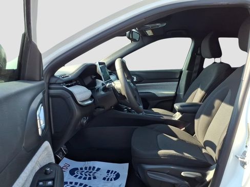 Used 2025 Jeep Compass Sport w/ Mopar Graphics Package AWD/4WD image 14