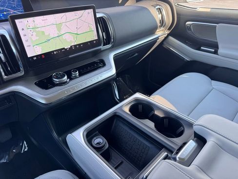 Used 2025 Ford Expedition Max Platinum w/ Driver's Package image 22