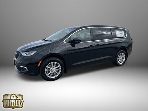 New 2026 Chrysler Pacifica Select image 3