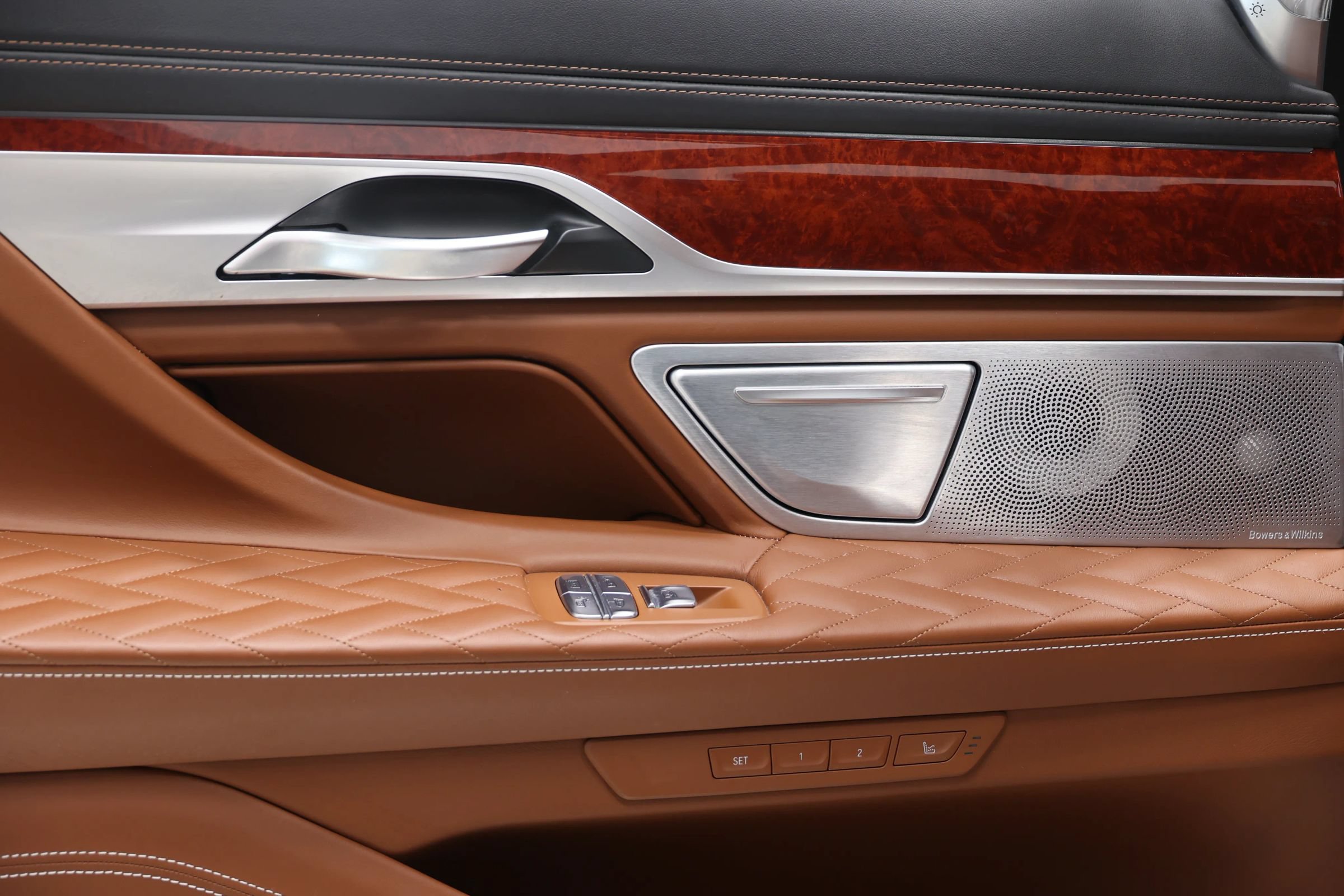 Used 2022 BMW ALPINA B7 xDrive w/ Luxury Rear Seating Package AWD/4WD image 49