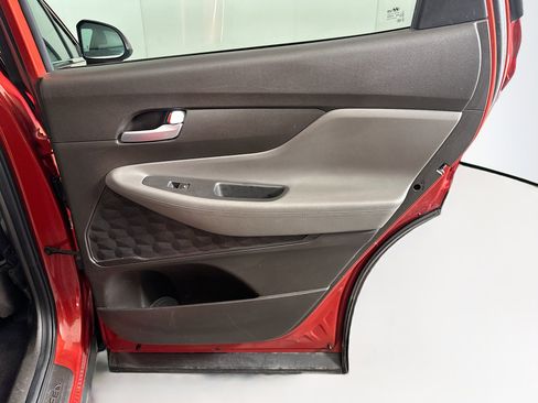 Used 2020 Hyundai Santa Fe SE image 28