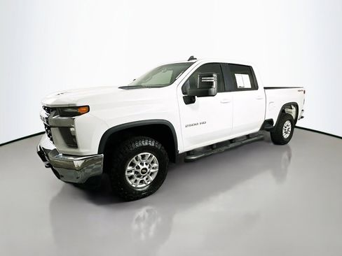 Used 2020 Chevrolet Silverado 2500 LT AWD/4WD image 3