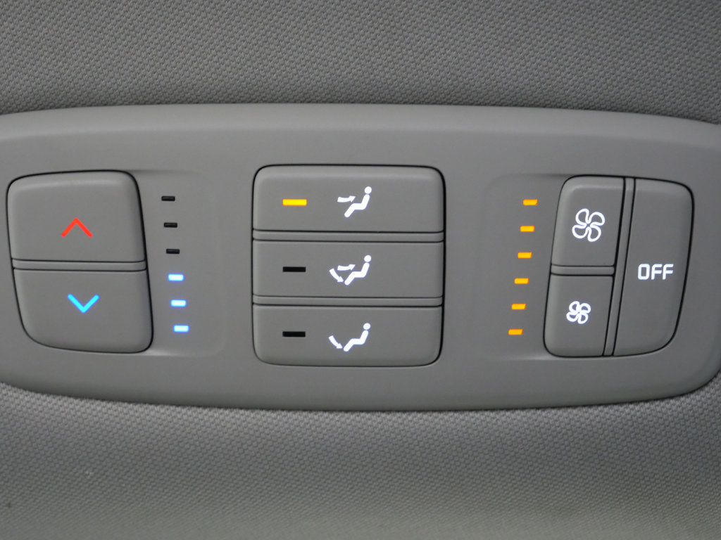 Used 2024 Kia Carnival LX FWD image 26