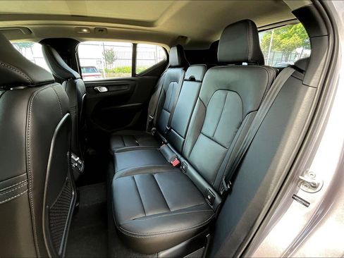 New 2026 Volvo XC40 B4 Core w/ Climate Package image 18