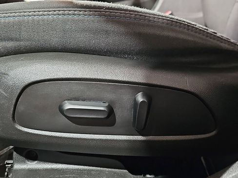 Certified 2018 Chevrolet Cruze LT w/ LT Convenience Package image 32