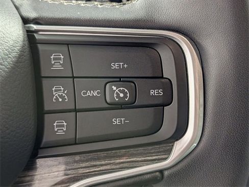 Used 2022 Jeep Wagoneer Series III w/ Rear Seat Video Group 1 image 17