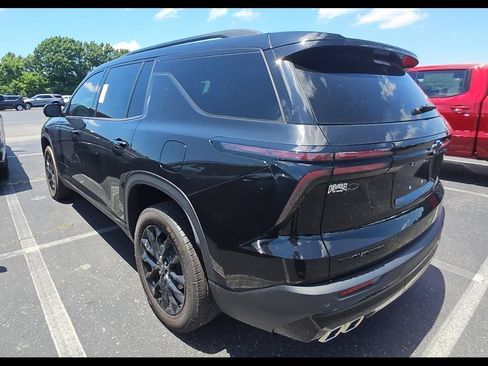Used 2024 Chevrolet Traverse LT w/ Midnight/Sport Edition FWD image 10
