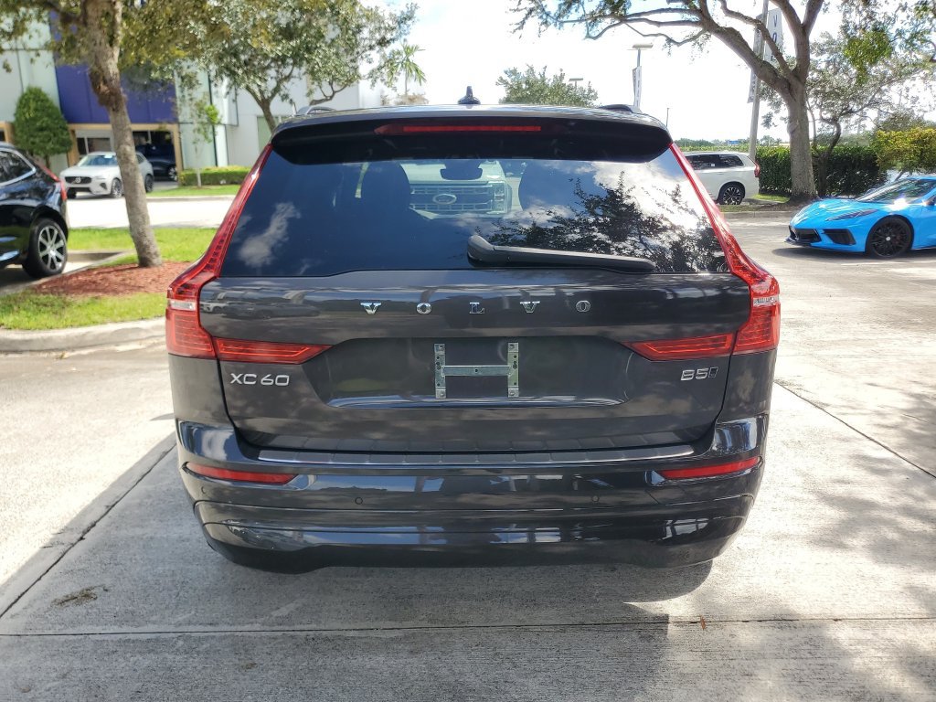 Certified 2022 Volvo XC60 B5 Momentum w/ Protection Package Premier AWD/4WD image 5