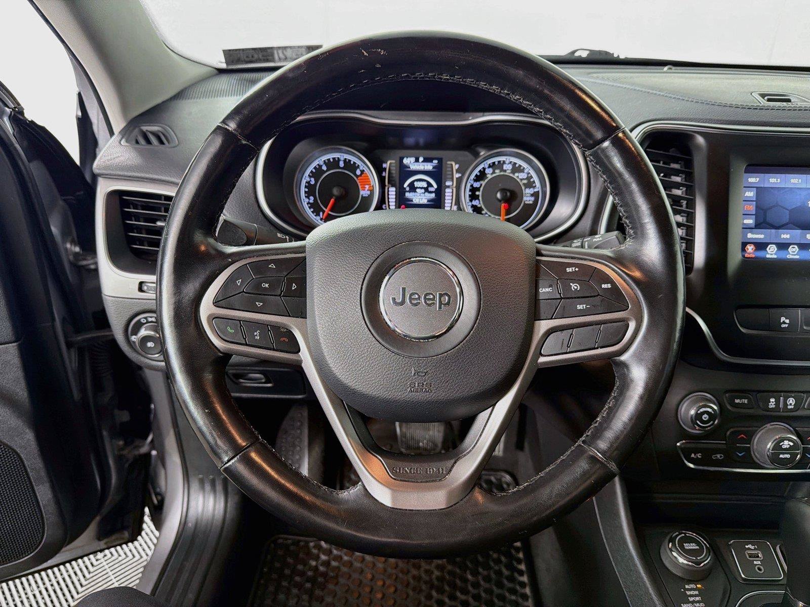 Used 2020 Jeep Cherokee Latitude Plus w/ Comfort/Convenience Group AWD/4WD image 3