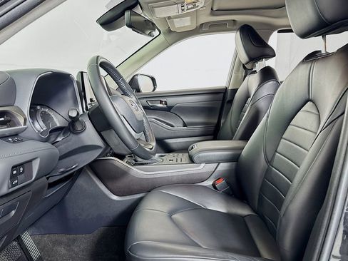 Used 2023 Toyota Highlander XLE image 10