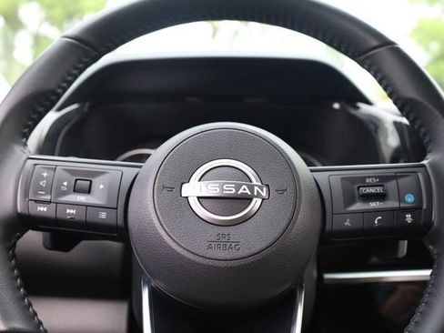 Certified 2025 Nissan Pathfinder SV FWD image 11