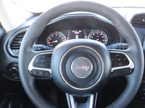 Used 2023 Jeep Renegade Latitude image 18