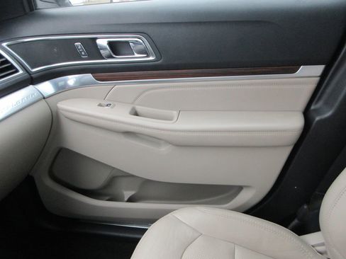 Used 2018 Ford Explorer Limited w/ Class II Trailer Tow Package image 38