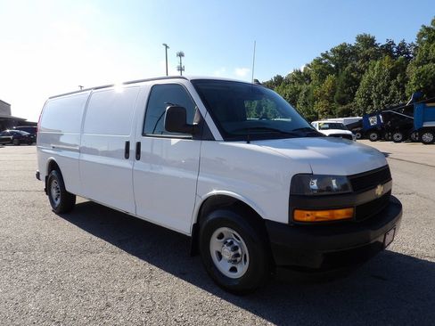 Used 2019 Chevrolet Express 3500 Extended w/ Driver Convenience Package RWD image 10