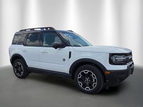 Used 2025 Ford Bronco Sport Outer Banks w/ Outer Banks Tech Package+ AWD/4WD image 2
