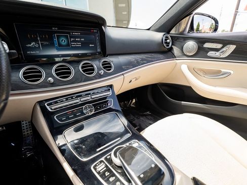 Used 2017 Mercedes-Benz E 300 image 39