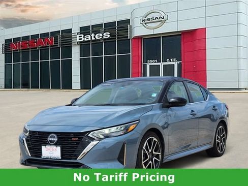 Used 2025 Nissan Sentra SR w/ SR Premium Package FWD image 2