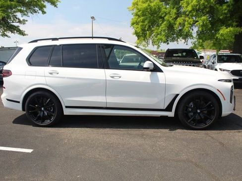 Used 2025 BMW X7 xDrive40i w/ M Sport Package image 12