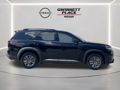 Used 2024 Nissan Pathfinder SV FWD image 27