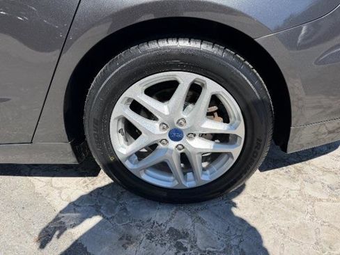 Used 2016 Ford Fusion SE image 11