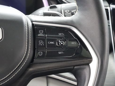 Used 2022 Jeep Grand Cherokee Overland AWD/4WD image 17