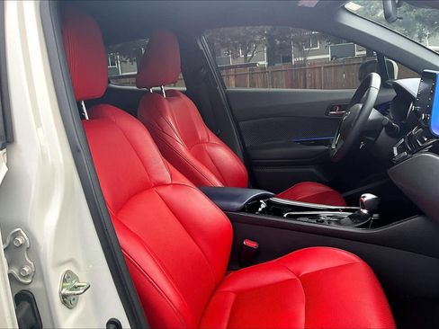 Used 2021 Toyota C-HR XLE image 10