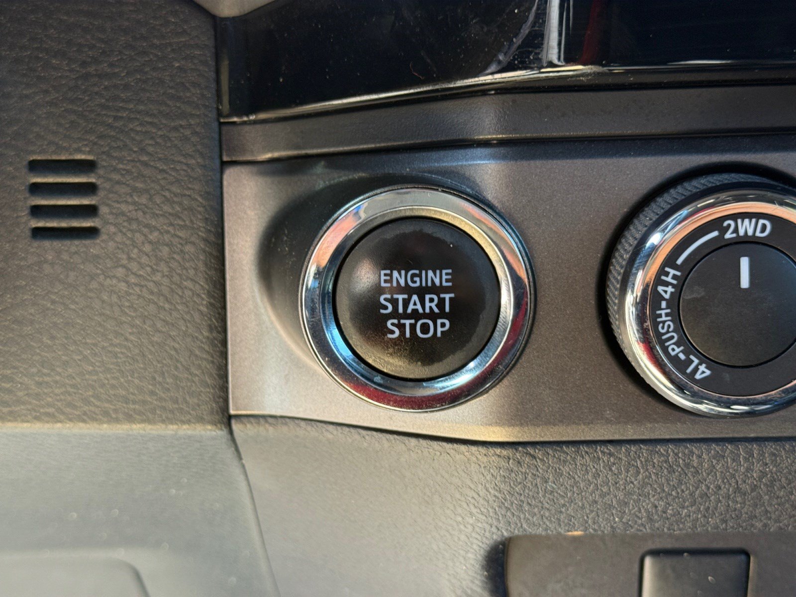Used 2017 Toyota Tacoma TRD Sport AWD/4WD image 28