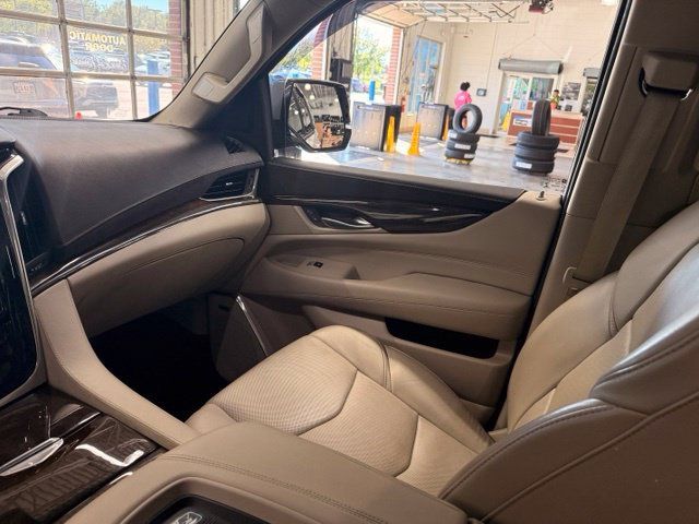 Used 2018 Cadillac Escalade Luxury w/ LPO, Radiant Package AWD/4WD image 20
