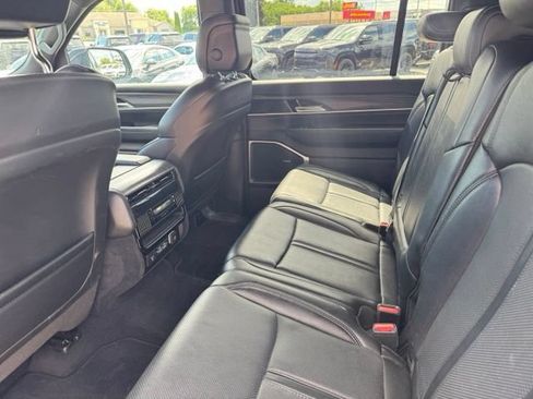 Used 2024 Jeep Wagoneer Series II w/ Flexible Seating Group AWD/4WD image 9
