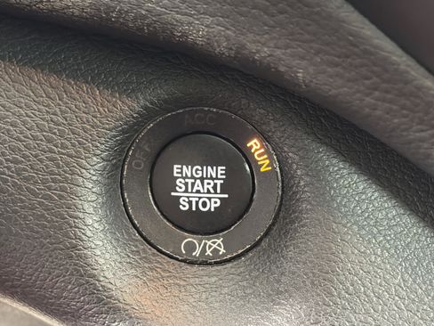 Used 2021 Jeep Cherokee Limited image 27