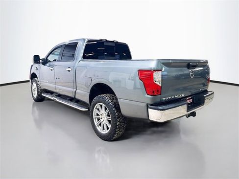 Used 2017 Nissan Titan SV image 9