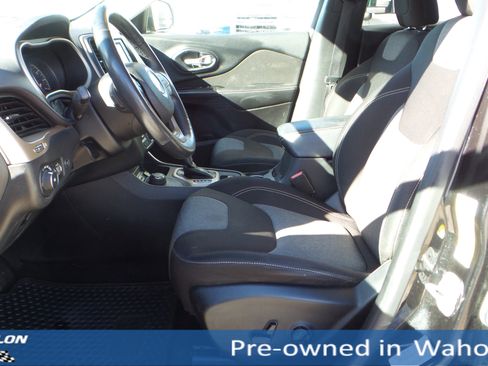 Used 2014 Jeep Cherokee Latitude w/ Comfort/Convenience Group image 9