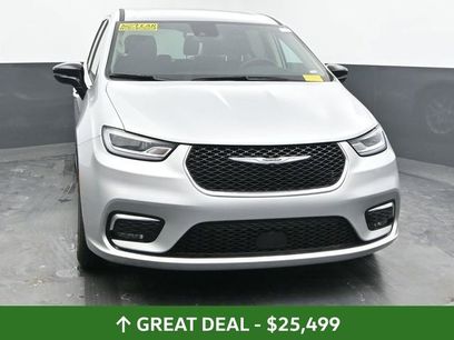 Used 2024 Chrysler Pacifica Touring-L