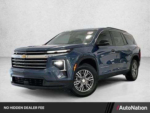 Used 2026 Chevrolet Traverse LT FWD image 1
