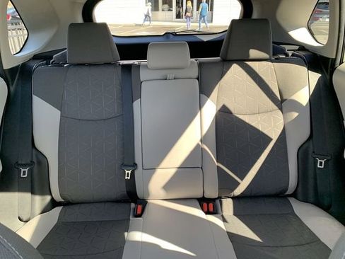 Used 2021 Toyota RAV4 XLE w/ Convenience Package image 32