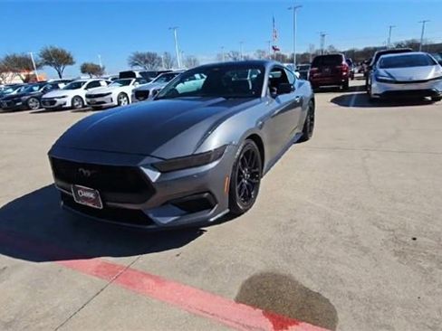 Used 2024 Ford Mustang Coupe image 3