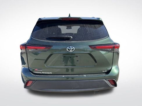 Used 2024 Toyota Highlander XLE image 7
