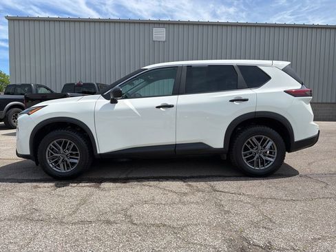 Used 2025 Nissan Rogue S AWD/4WD image 10