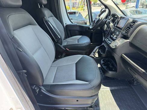 Used 2025 RAM ProMaster 2500 w/ Convenience Group FWD image 16