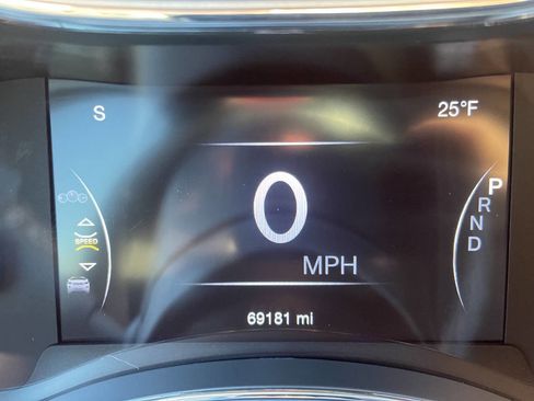 Used 2018 Jeep Grand Cherokee Altitude image 16