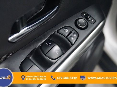 Used 2019 Nissan Kicks SV FWD image 17