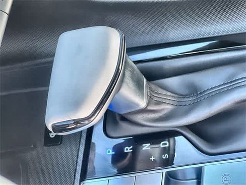 Used 2024 Hyundai Elantra Limited image 16