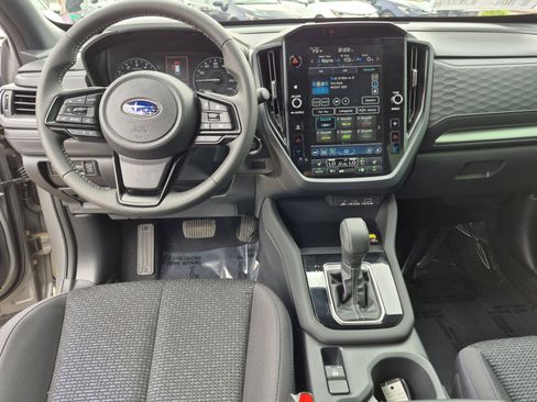 Used 2025 Subaru Forester Premium AWD/4WD image 19